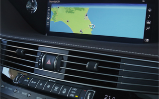 How to Utilize the Factory Car Screen for Navigation and Rear View Camera Functionality?